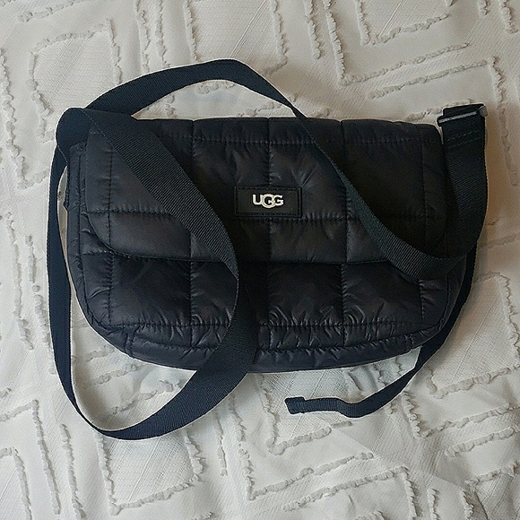 UGG Black Dalton Puff Crossbody Bag Quilted Adjustable Strap Pockets Lightweight - Picture 3 of 16